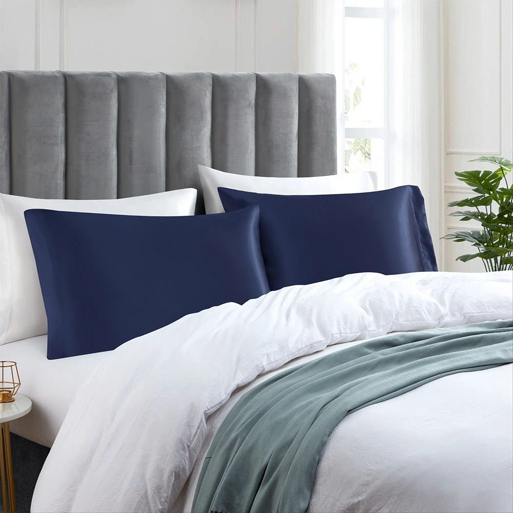 Miękkie i gładkie, solidne satynowe poduszki