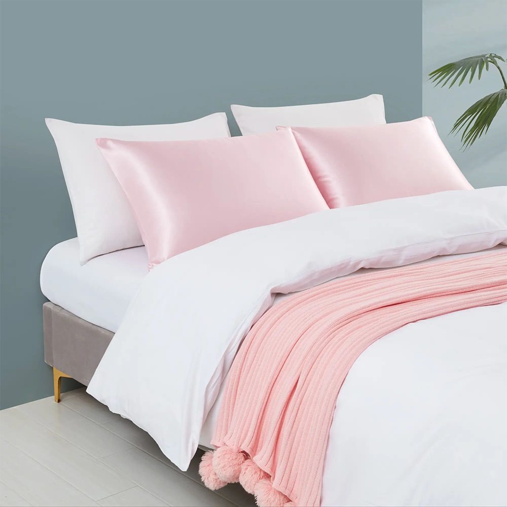 Miękkie i gładkie, solidne satynowe poduszki